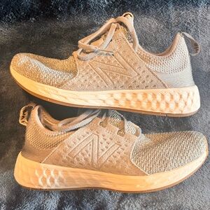 Women’s New Balance tennis shoes